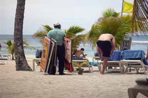 Haendler am Strand